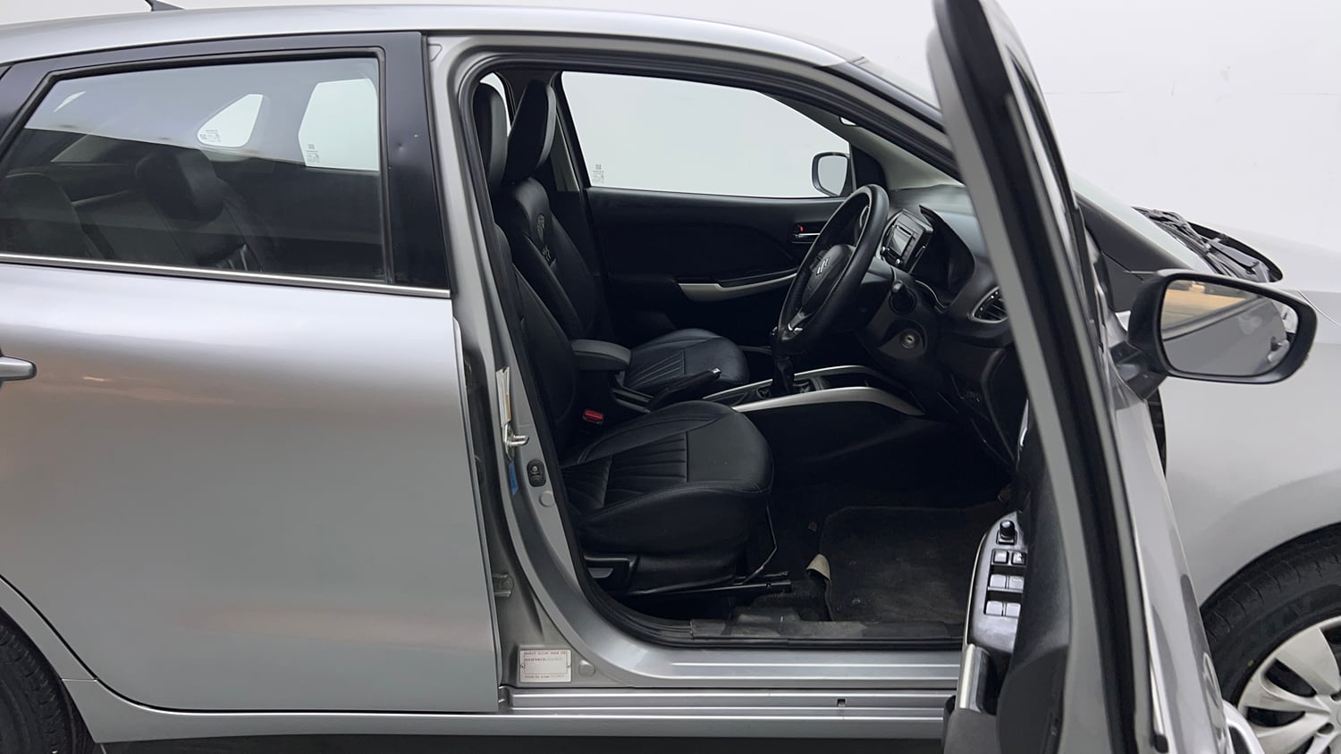 Used 2017 Maruti Suzuki Baleno Delta 1.2 Petrol Manual interior RIGHT SIDE FRONT DOOR CABIN VIEW