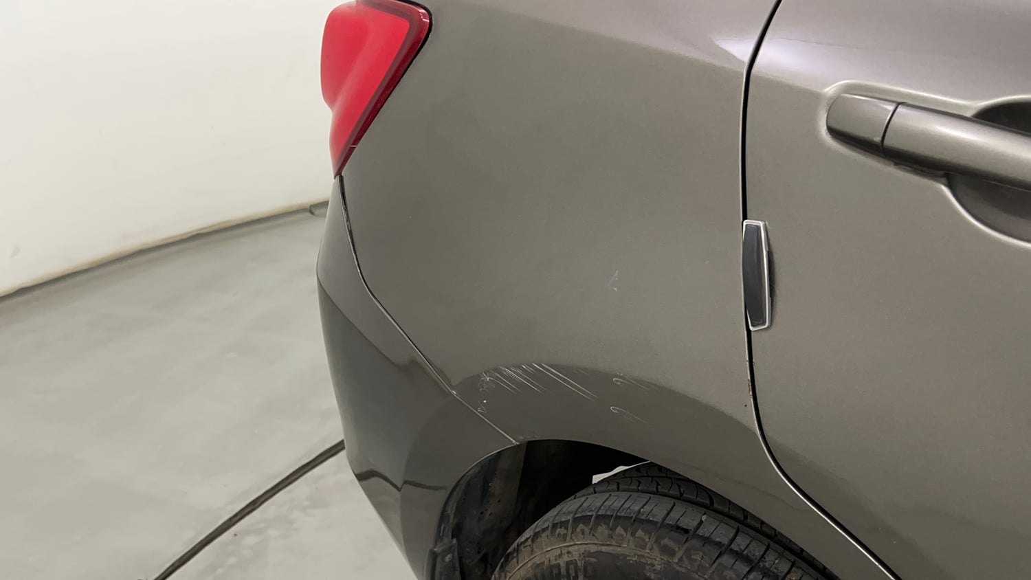 Used 2017 Maruti Suzuki Dzire ZXi AMT Petrol Automatic dents MINOR DENT