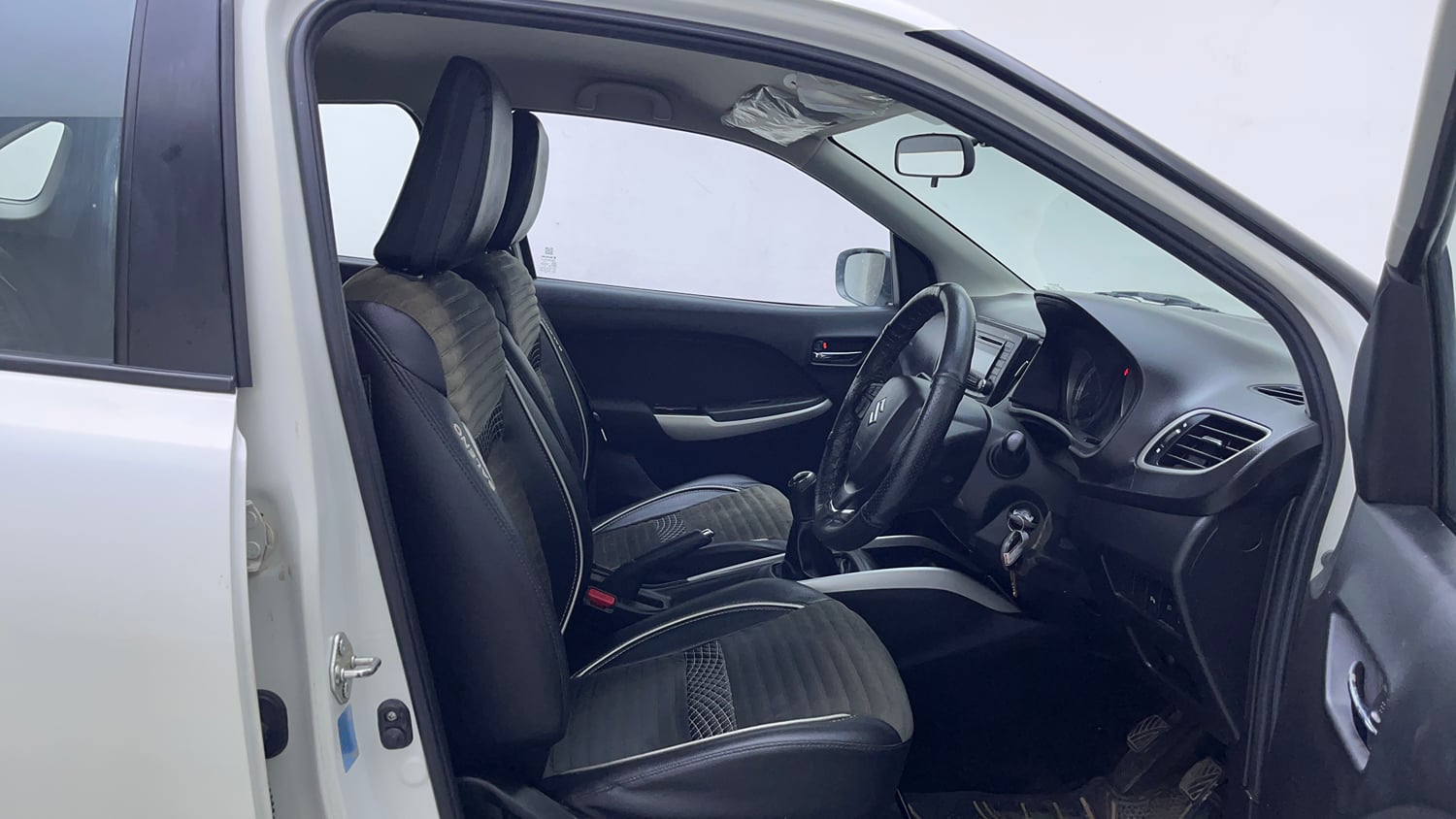 Used 2016 Maruti Suzuki Baleno Delta 1.2 Petrol Manual interior RIGHT SIDE FRONT DOOR CABIN VIEW