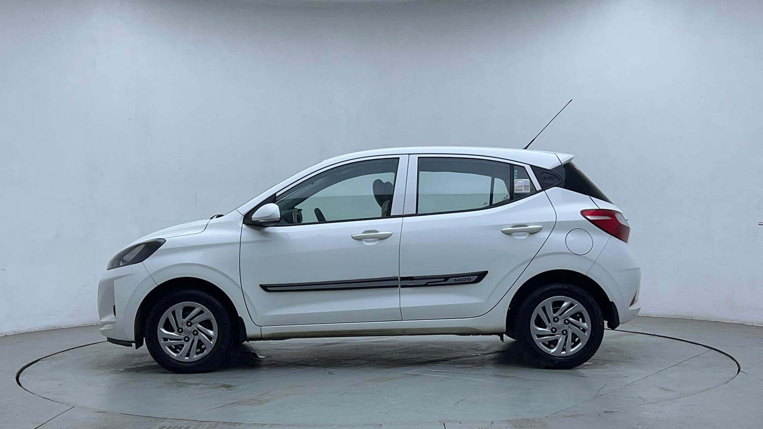 Used 2022 Hyundai Grand i10 Nios Magna AMT 1.2 Kappa VTVT Petrol Automatic exterior LEFT SIDE VIEW
