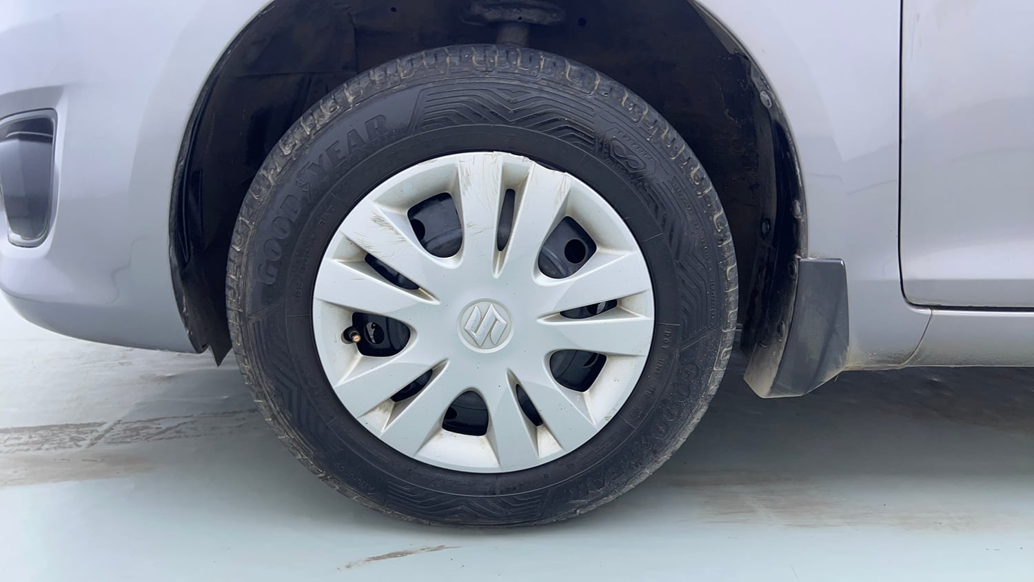 Used 2012 Maruti Suzuki Swift Dzire VXI Petrol Manual tyres LEFT FRONT TYRE RIM VIEW