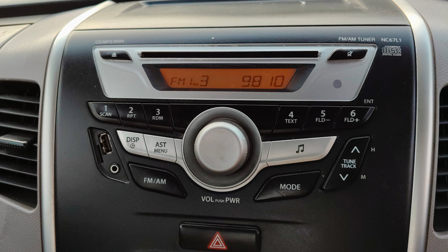 Used 2013 Maruti Suzuki Wagon R VXI Petrol Manual interior MUSIC SYSTEM & AC CONTROL VIEW