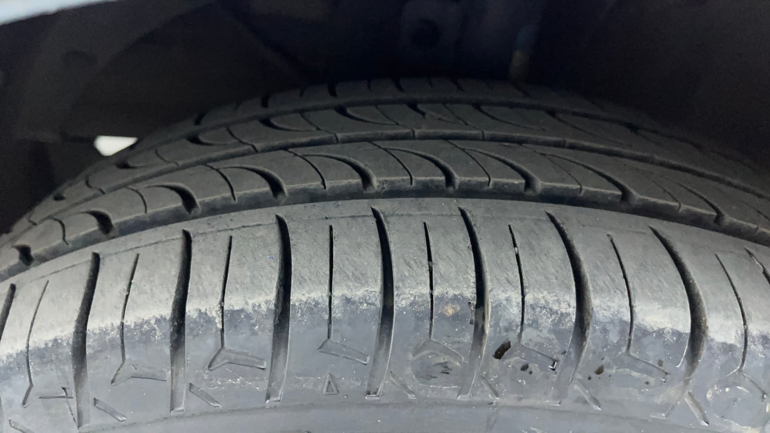 Used 2016 Maruti Suzuki Baleno Delta 1.2 Petrol Manual tyres LEFT FRONT TYRE TREAD VIEW