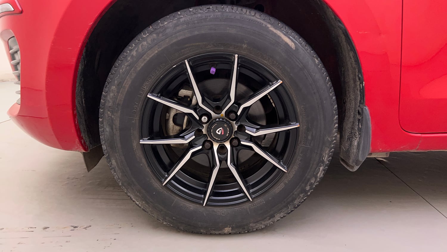 Used 2021 Maruti Suzuki Swift VXi AMT Petrol Automatic tyres LEFT FRONT TYRE RIM VIEW