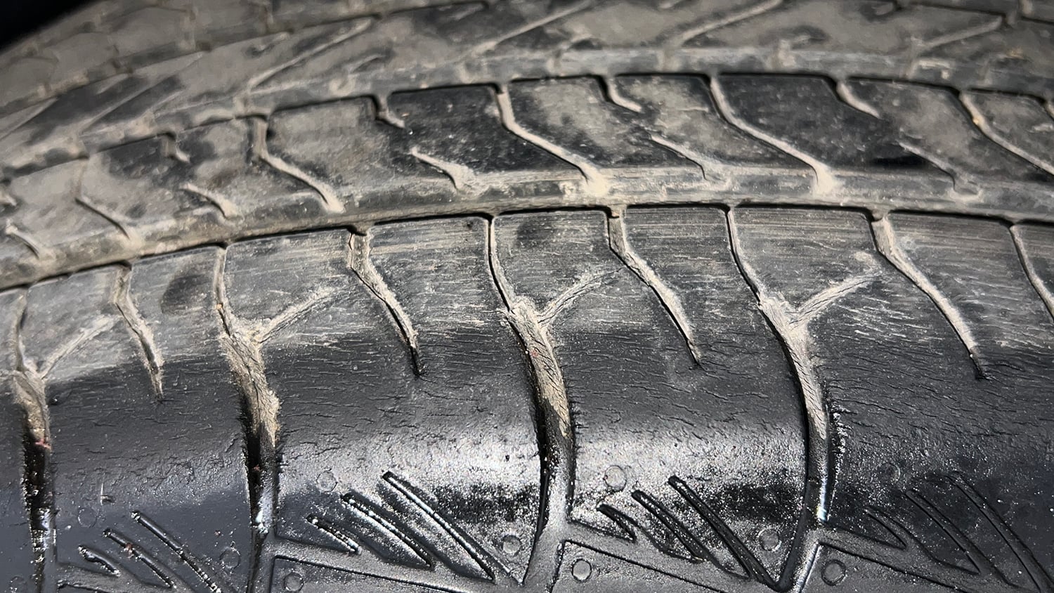 Used 2017 Renault Duster RXS CVT Petrol Automatic tyres RIGHT FRONT TYRE TREAD VIEW