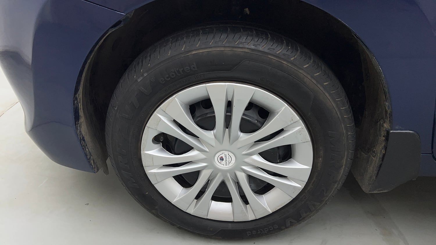 Used 2018 Maruti Suzuki Baleno Delta 1.2 Petrol Manual tyres LEFT FRONT TYRE RIM VIEW
