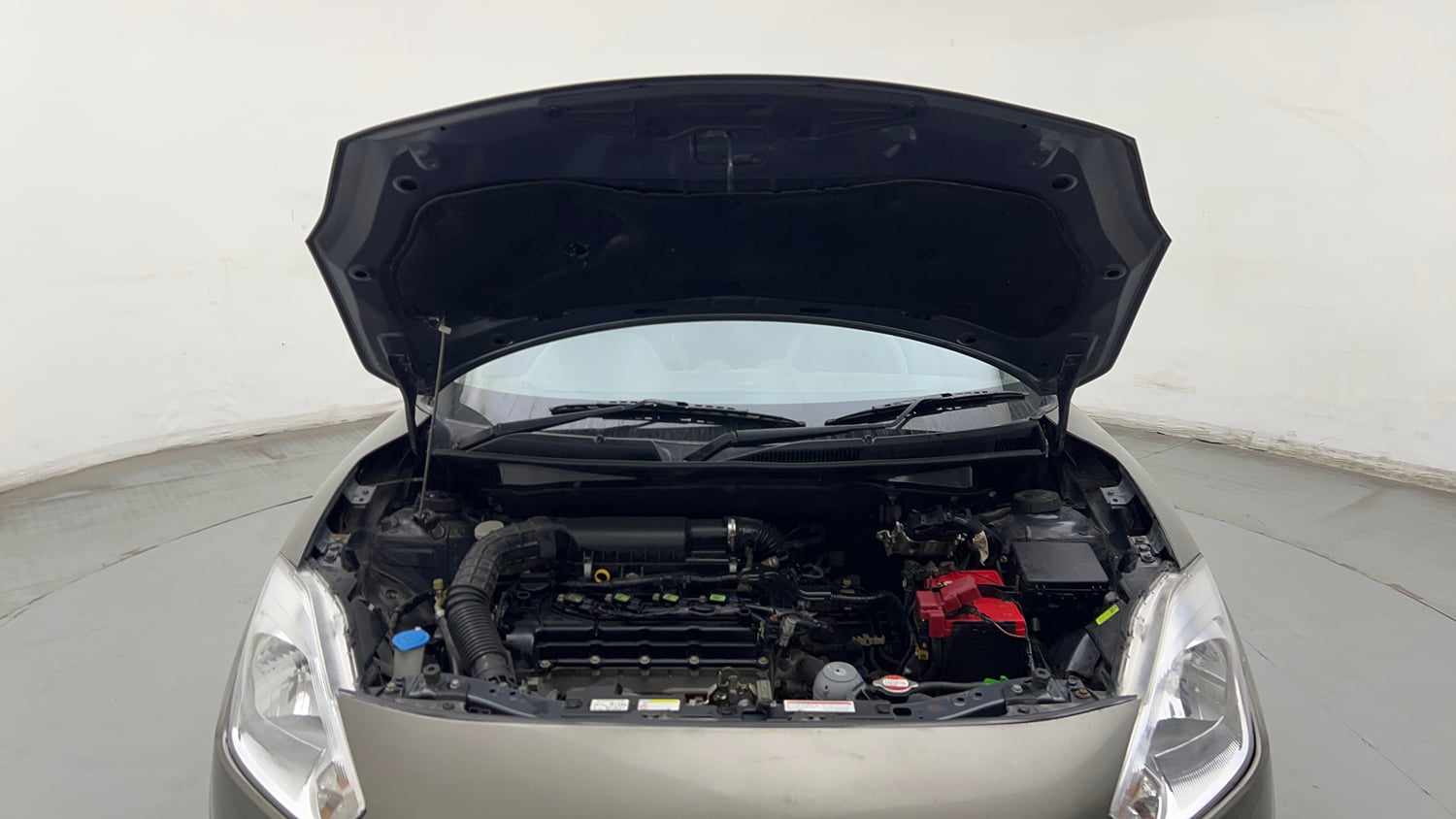 Used 2021 Maruti Suzuki Swift LXi Petrol Manual engine ENGINE & BONNET OPEN FRONT VIEW