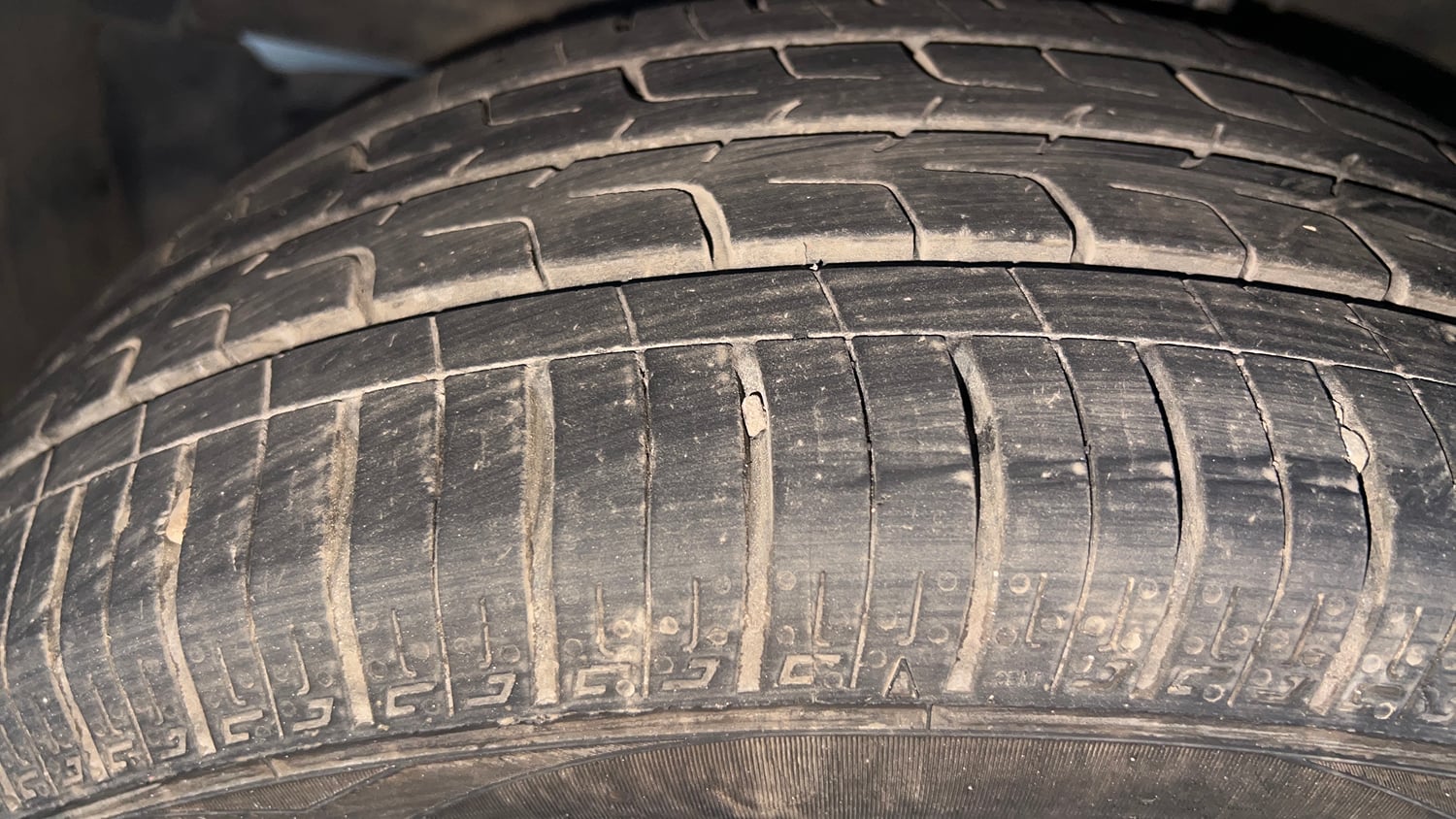Used 2018 Maruti Suzuki Baleno Zeta 1.2 Petrol Manual tyres LEFT FRONT TYRE TREAD VIEW