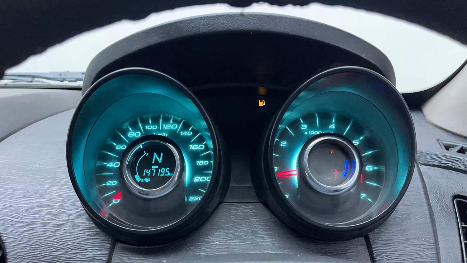 Used 2017 Mahindra XUV500 W4 Diesel Manual interior CLUSTERMETER VIEW