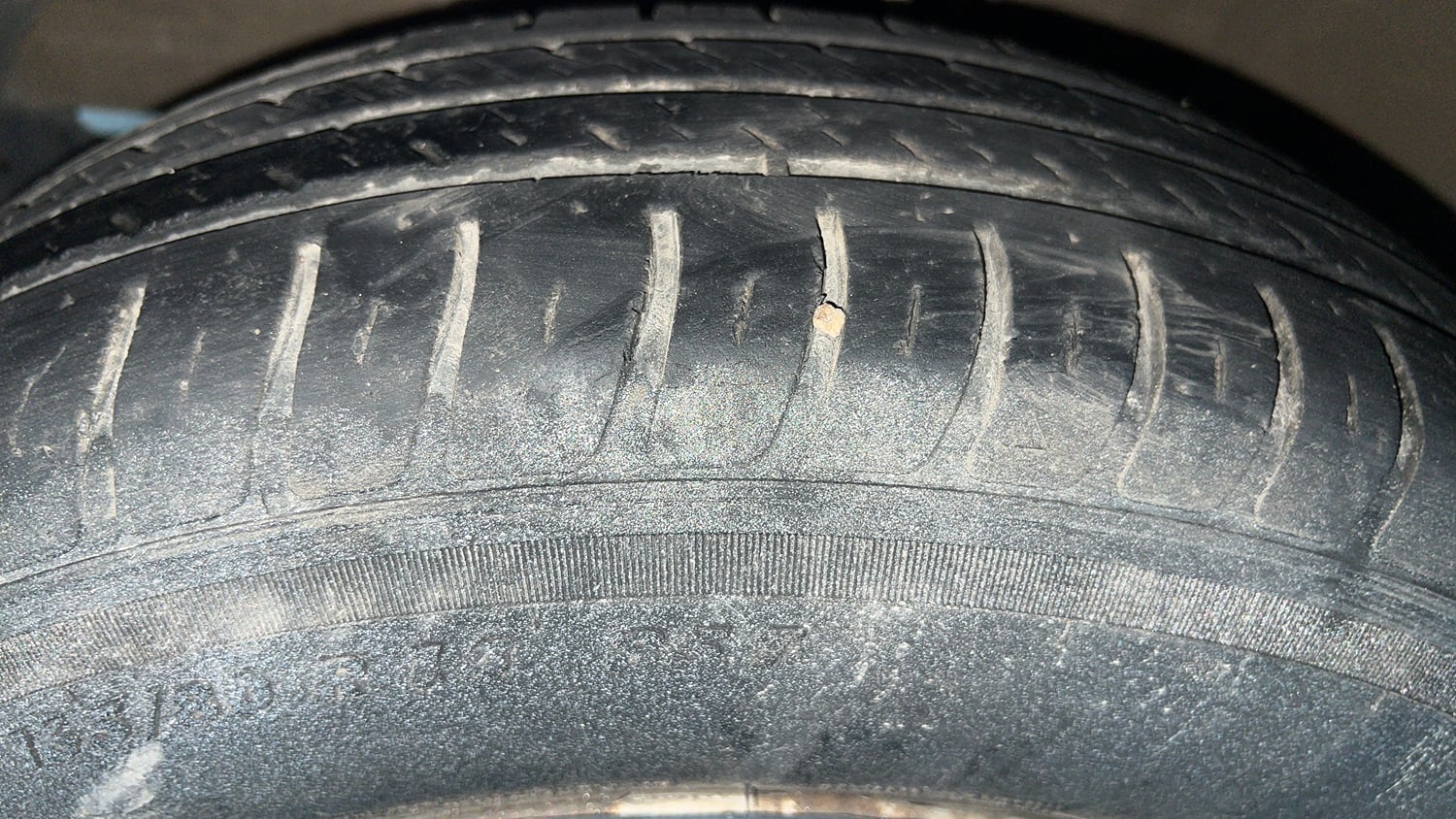 Used 2021 Maruti Suzuki Swift LXi Petrol Manual tyres LEFT FRONT TYRE TREAD VIEW