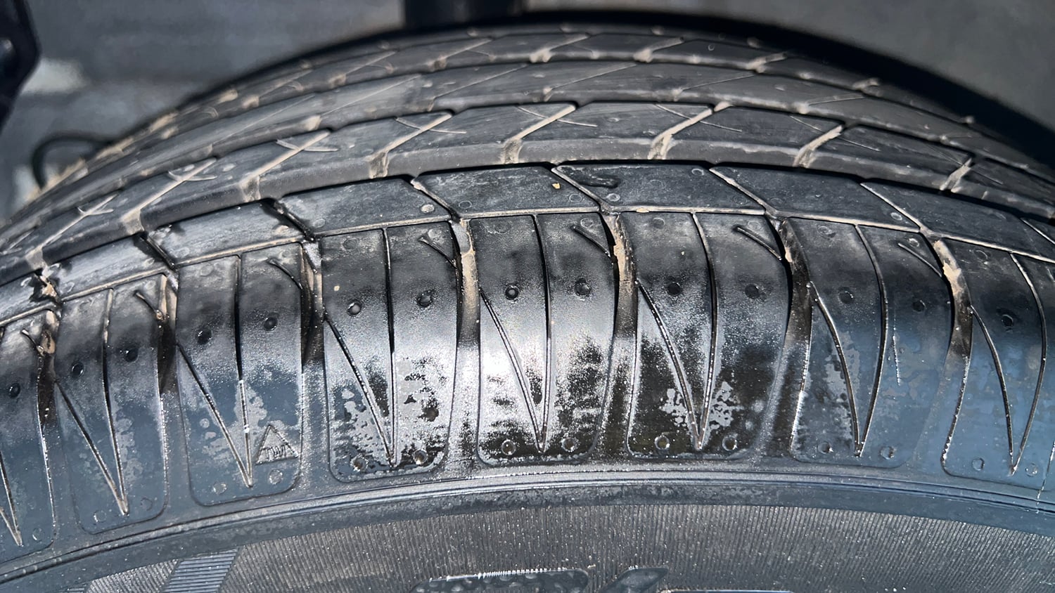 Used 2022 Kia Sonet GTX Plus 1.0 iMT Petrol Manual tyres RIGHT REAR TYRE TREAD VIEW