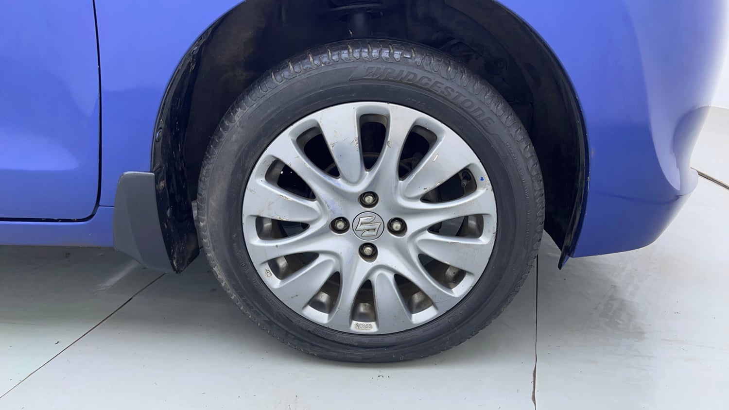 Used 2017 Maruti Suzuki Baleno Alpha 1.2 Petrol Manual tyres RIGHT FRONT TYRE RIM VIEW