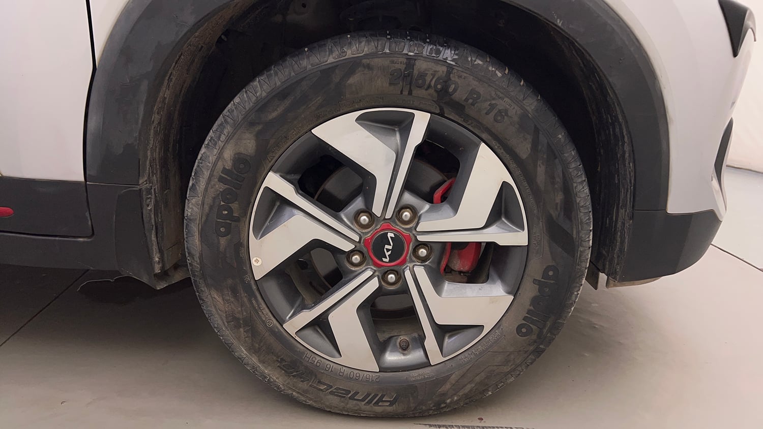 Used 2022 Kia Sonet GTX Plus 1.0 DCT Petrol Automatic tyres RIGHT FRONT TYRE RIM VIEW