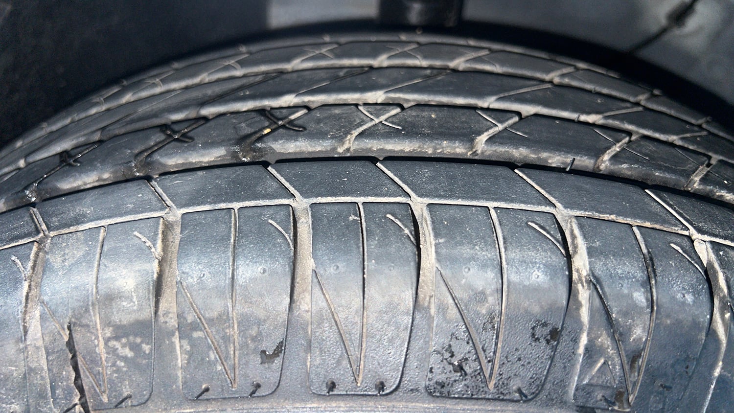 Used 2022 Kia Sonet GTX Plus 1.0 iMT Petrol Manual tyres LEFT FRONT TYRE TREAD VIEW