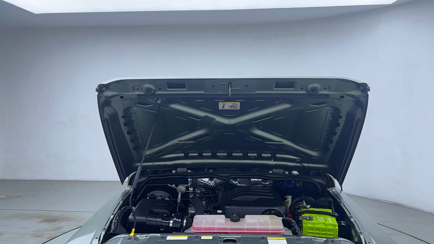 Used 2021 mahindra Thar LX Hard Top Petrol MT 4WD Petrol Manual engine ENGINE & BONNET OPEN FRONT VIEW