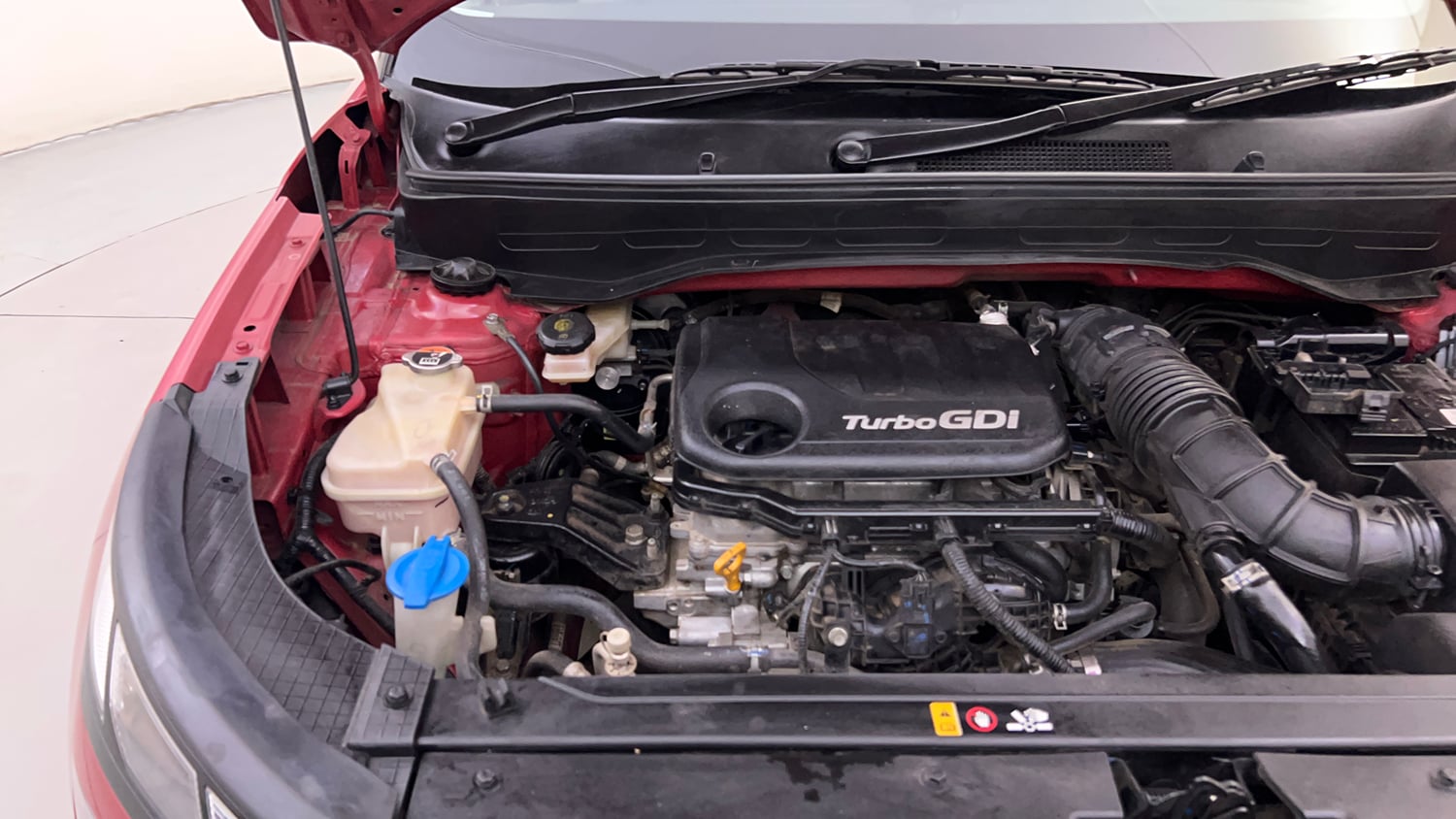 Used 2023 Hyundai Venue SX (O) 1.0 Turbo DCT Petrol Automatic engine ENGINE RIGHT SIDE HINGE & APRON VIEW