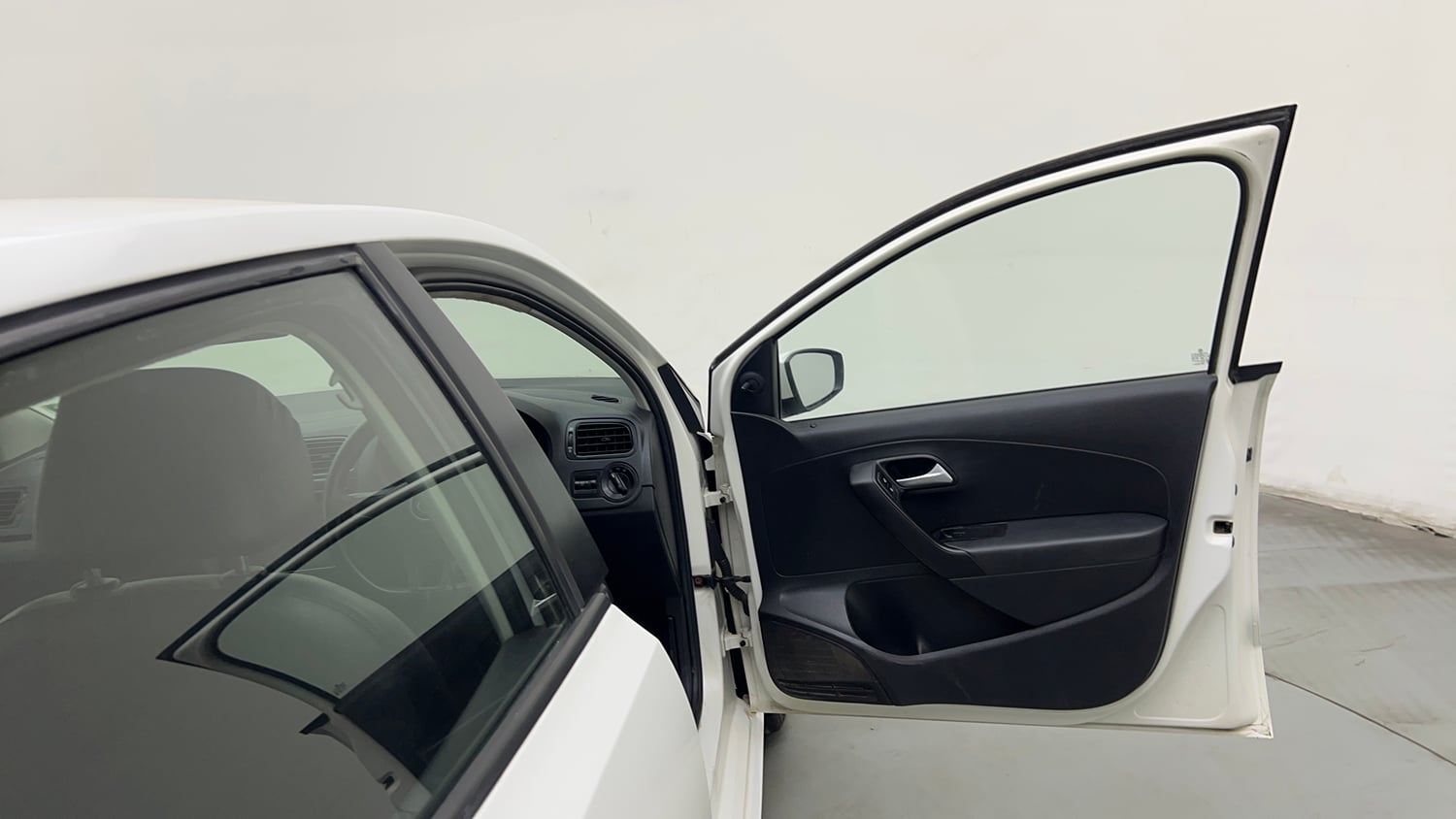 Used 2020 Volkswagen Ameo Trendline 1.0L (P) Petrol Manual interior RIGHT FRONT DOOR OPEN VIEW