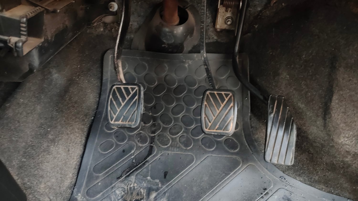 Used 2013 Maruti Suzuki Wagon R VXI Petrol Manual interior PEDALS VIEW