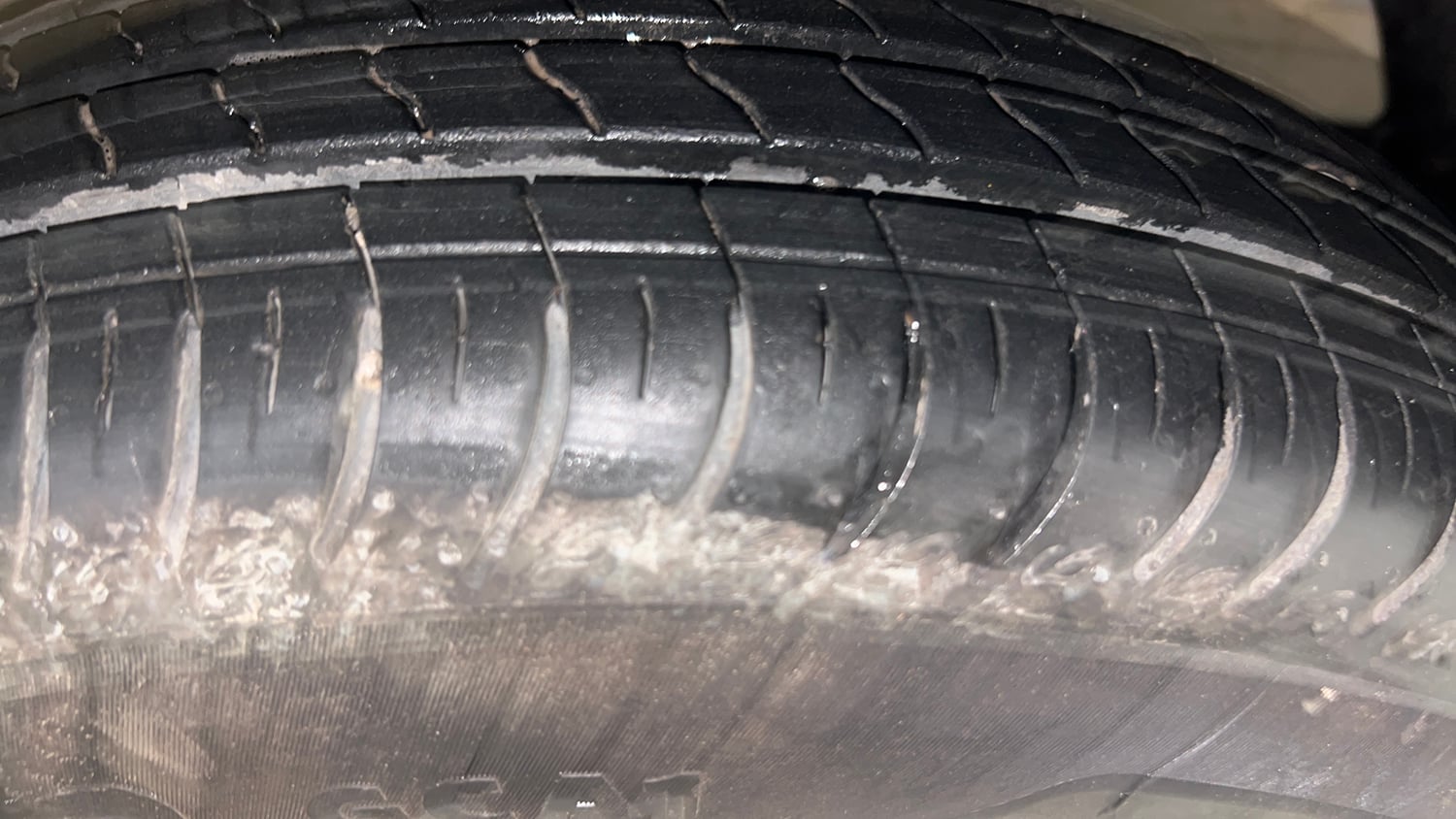 Used 2026 Maruti Suzuki Swift VXi (O) Petrol Manual tyres RIGHT FRONT TYRE TREAD VIEW