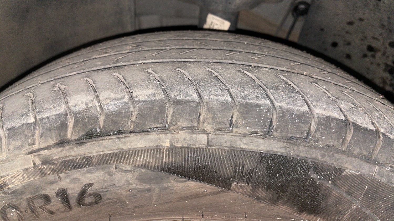 Used 2023 Skoda Kushaq Ambition 1.0L TSI MT Petrol Manual tyres LEFT FRONT TYRE TREAD VIEW