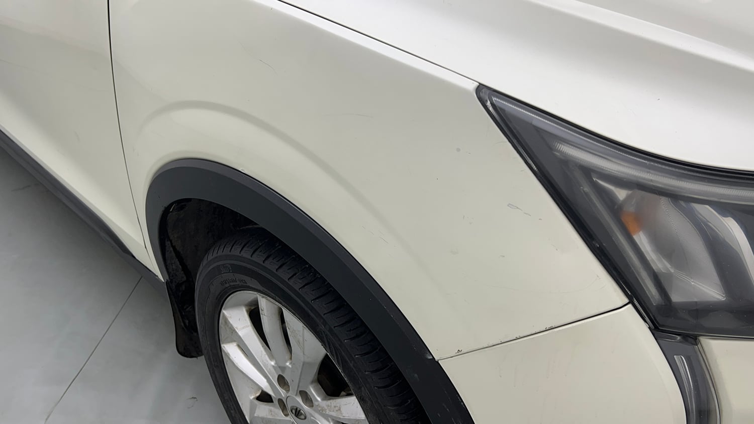 Used 2021 Mahindra XUV 300 W8 1.2 Petrol Petrol Manual dents MINOR DENT