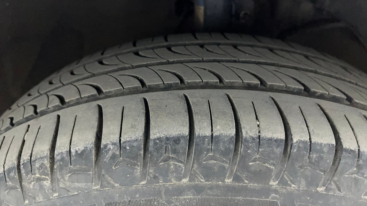 Used 2016 Maruti Suzuki Baleno Delta 1.2 Petrol Manual tyres RIGHT FRONT TYRE TREAD VIEW
