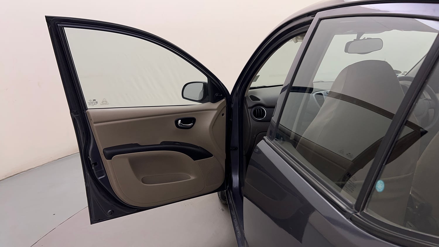 Used 2015 Hyundai i10 Sportz 1.1 iRDE2 Petrol Manual interior LEFT FRONT DOOR OPEN VIEW