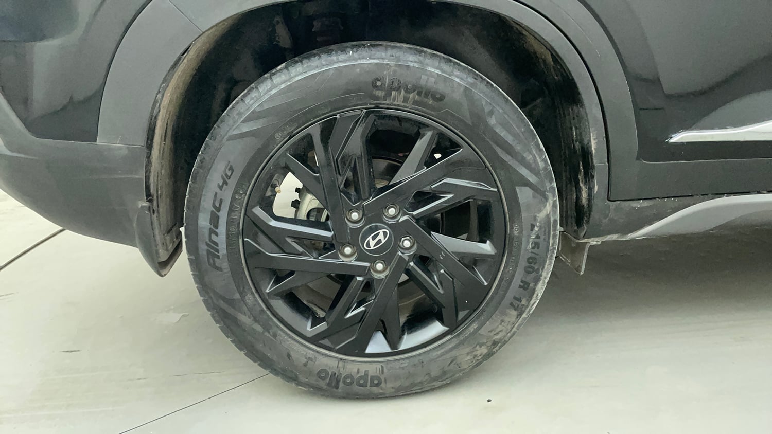 Used 2024 Hyundai Creta 1.5 MPi Petrol MT S(O) Petrol Manual tyres RIGHT REAR TYRE RIM VIEW