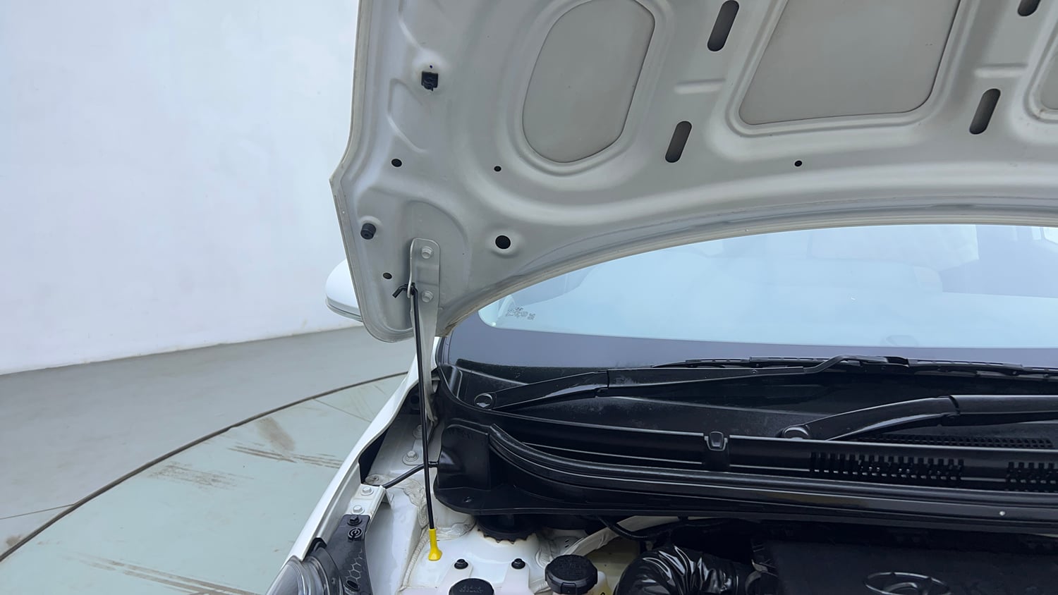 Used 2022 Hyundai Grand i10 Nios Magna AMT 1.2 Kappa VTVT Petrol Automatic engine ENGINE RIGHT SIDE HINGE & APRON VIEW