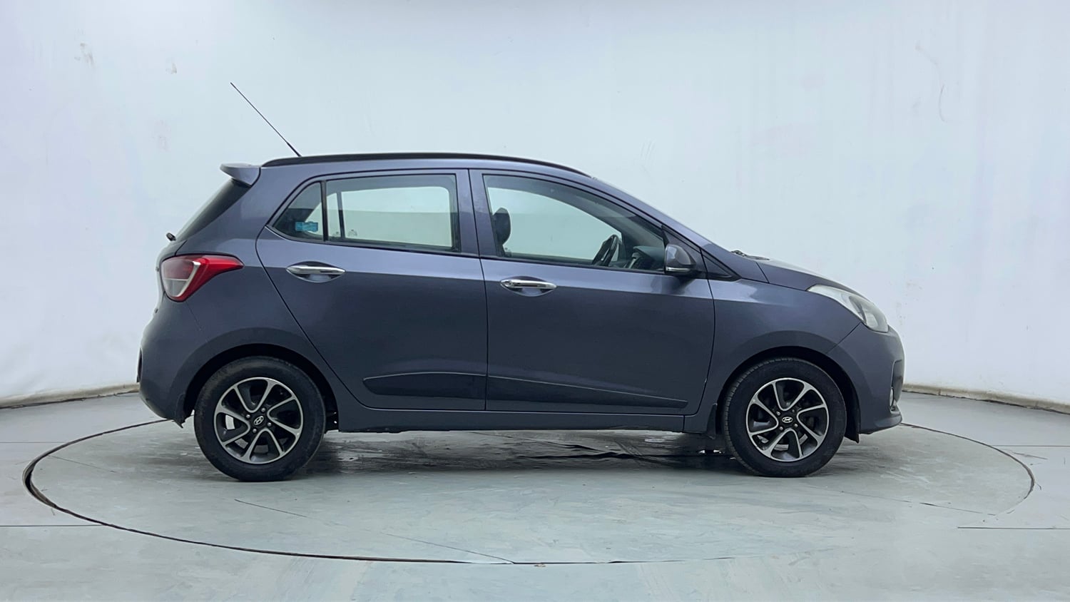 Used 2018 Hyundai Grand i10 Asta U2 1.2 CRDi Diesel Manual exterior RIGHT SIDE VIEW