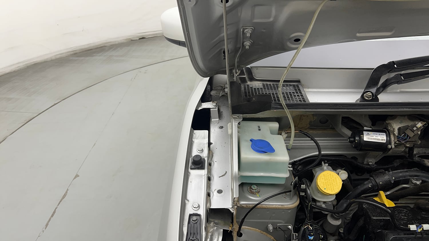 Used 2022 Renault Kwid CLIMBER AMT Petrol Automatic engine ENGINE RIGHT SIDE HINGE & APRON VIEW