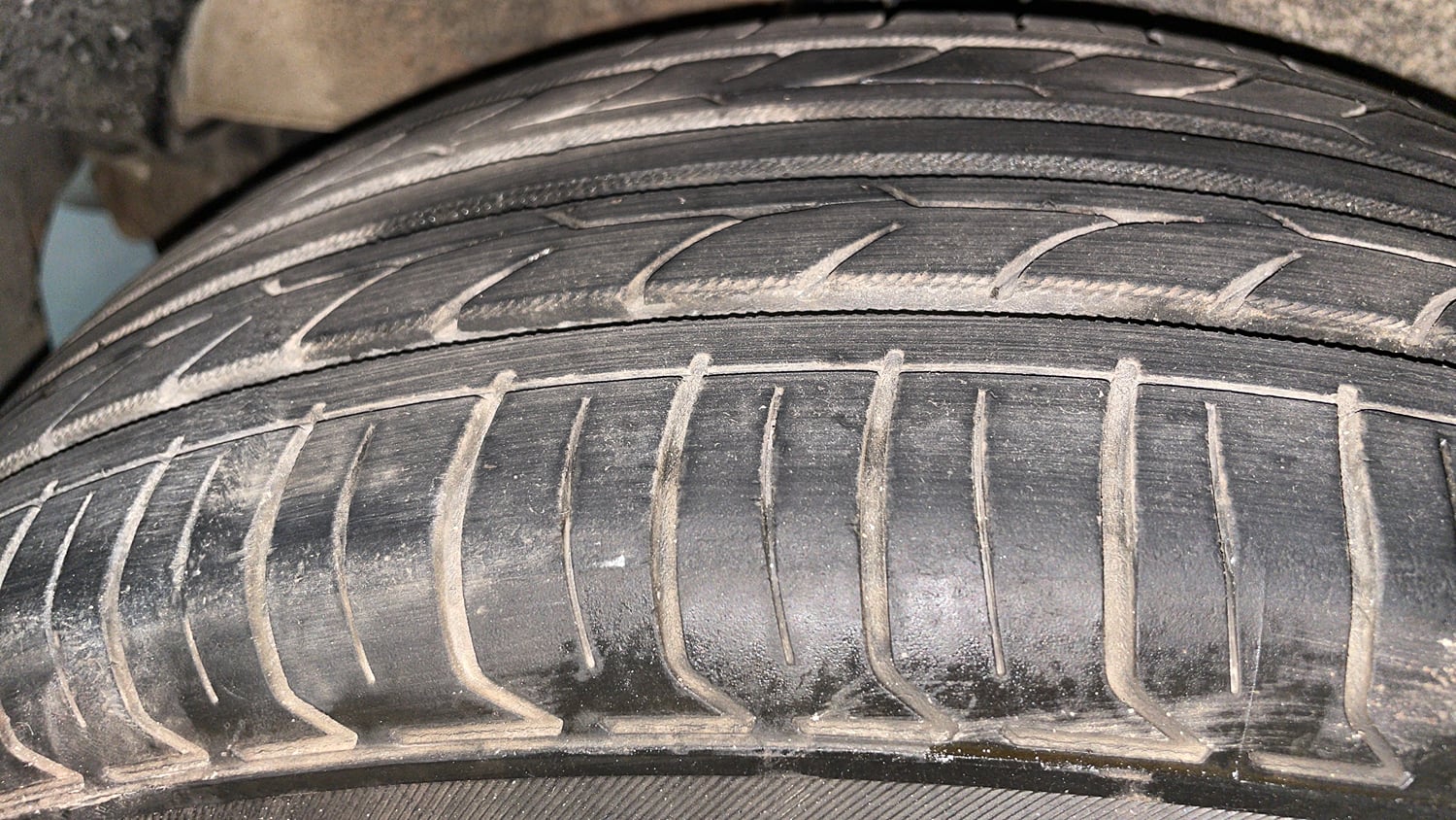 Used 2015 Maruti Suzuki Ritz Zxi BS-IV Petrol Manual tyres RIGHT REAR TYRE TREAD VIEW