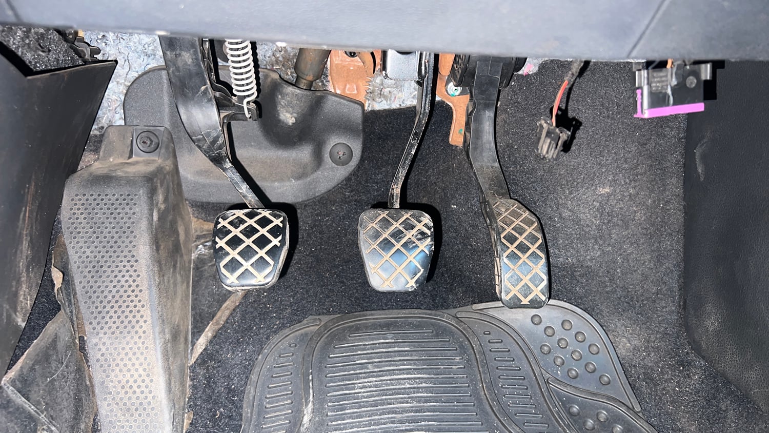 Used 2014 Volkswagen Polo Comfortline 1.2L (P) Petrol Manual interior PEDALS VIEW