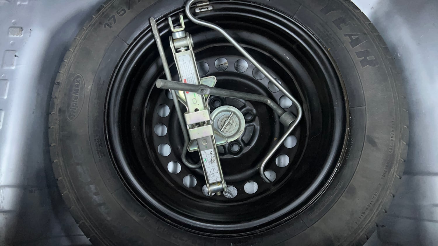 Used 2014 Honda Brio S MT Petrol Manual tyres SPARE TYRE VIEW