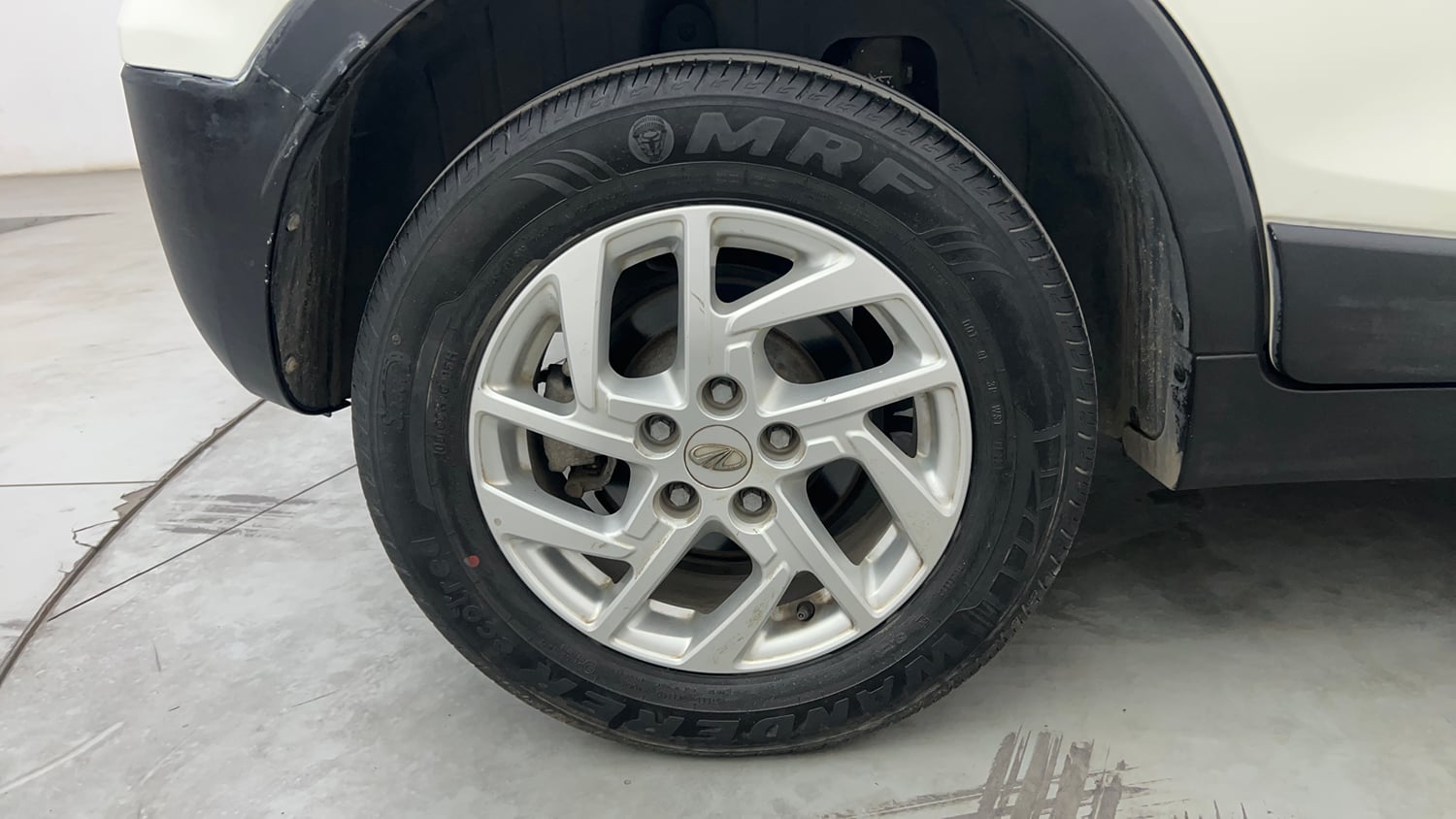 Used 2022 Mahindra XUV 300 W8 1.5 Diesel Diesel Manual tyres RIGHT REAR TYRE RIM VIEW
