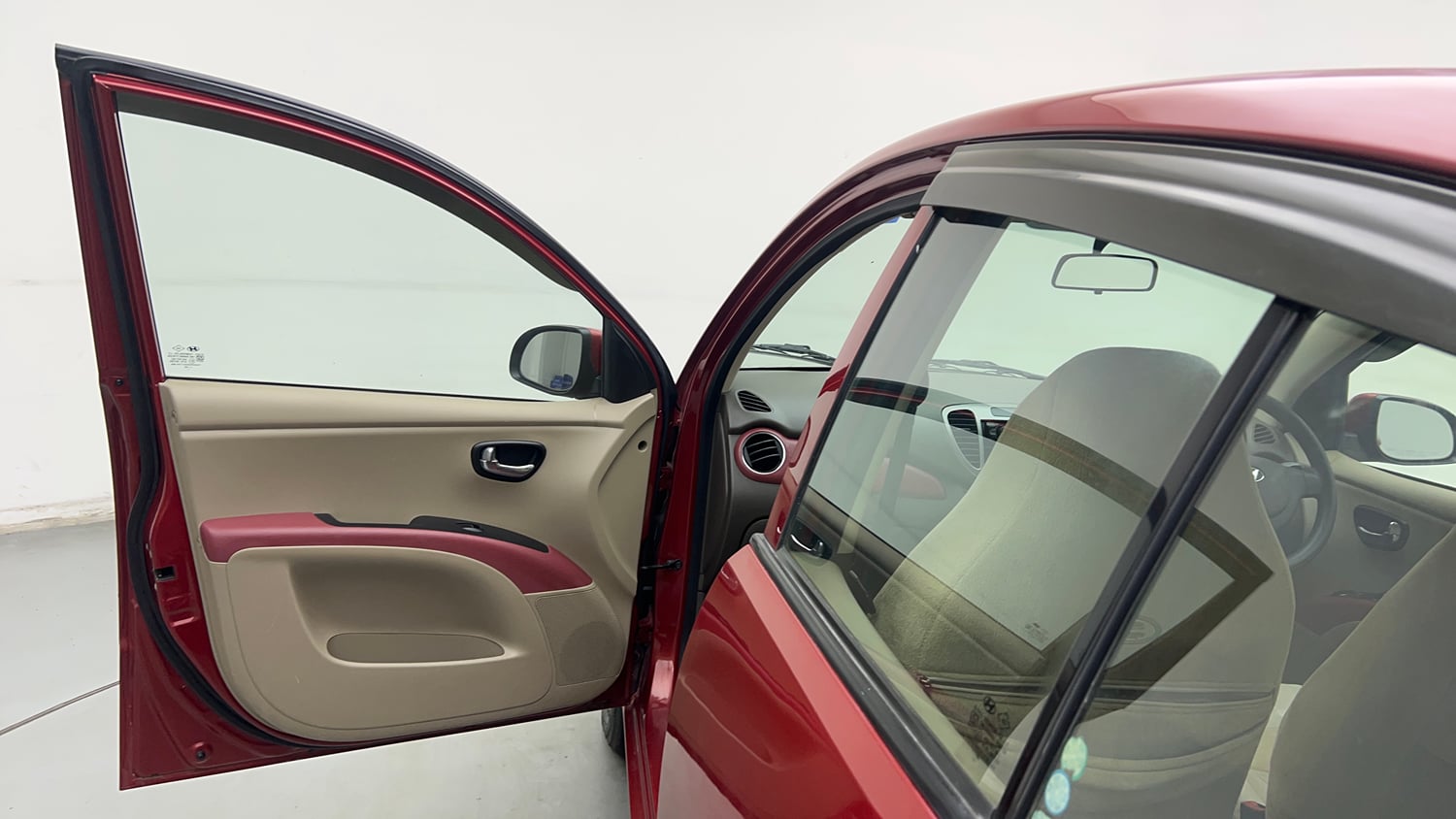 Used 2013 Hyundai i10 Magna 1.2 Kappa2 Petrol Manual interior LEFT FRONT DOOR OPEN VIEW