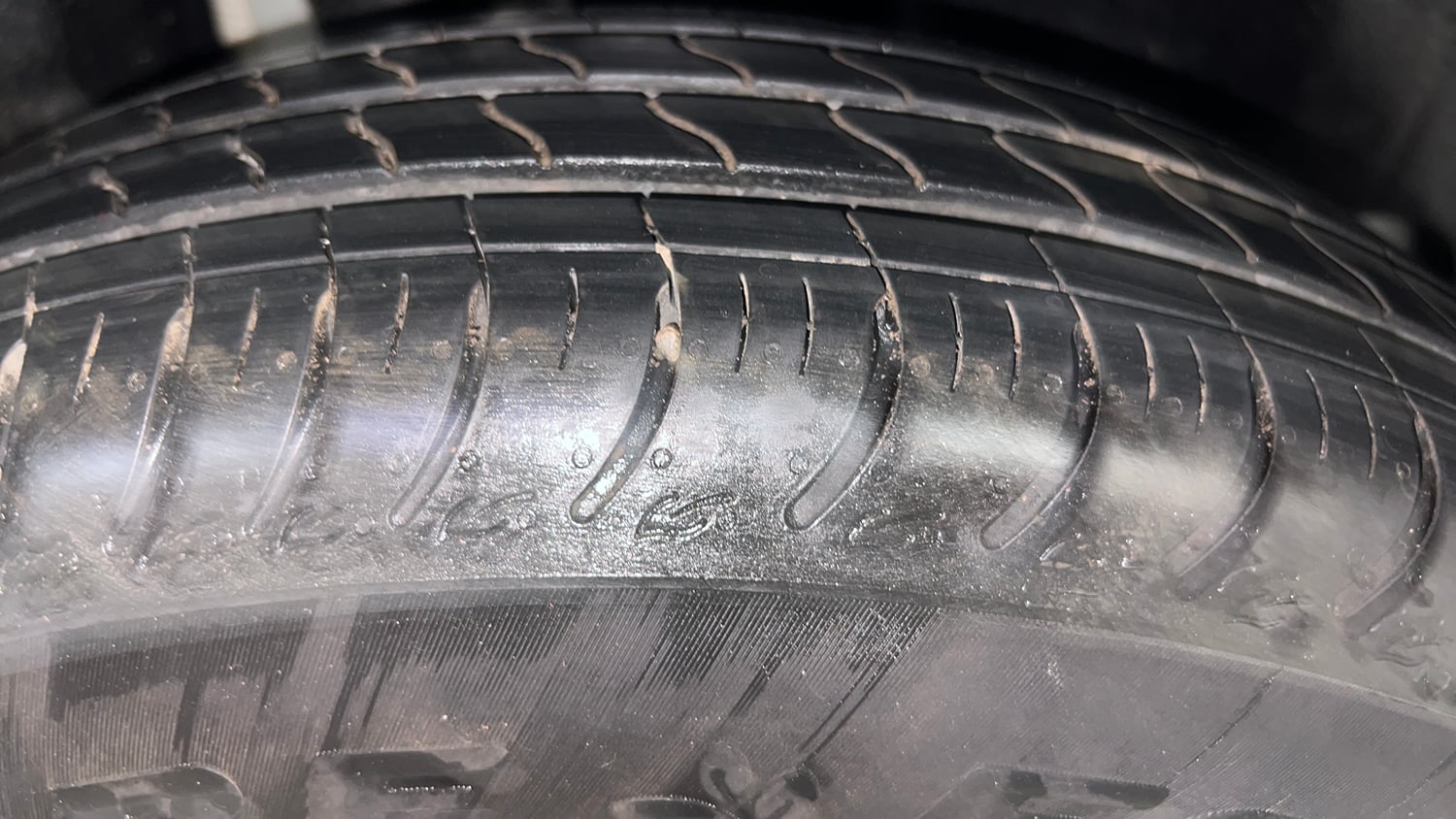 Used 2026 Maruti Suzuki Swift VXi (O) Petrol Manual tyres RIGHT REAR TYRE TREAD VIEW