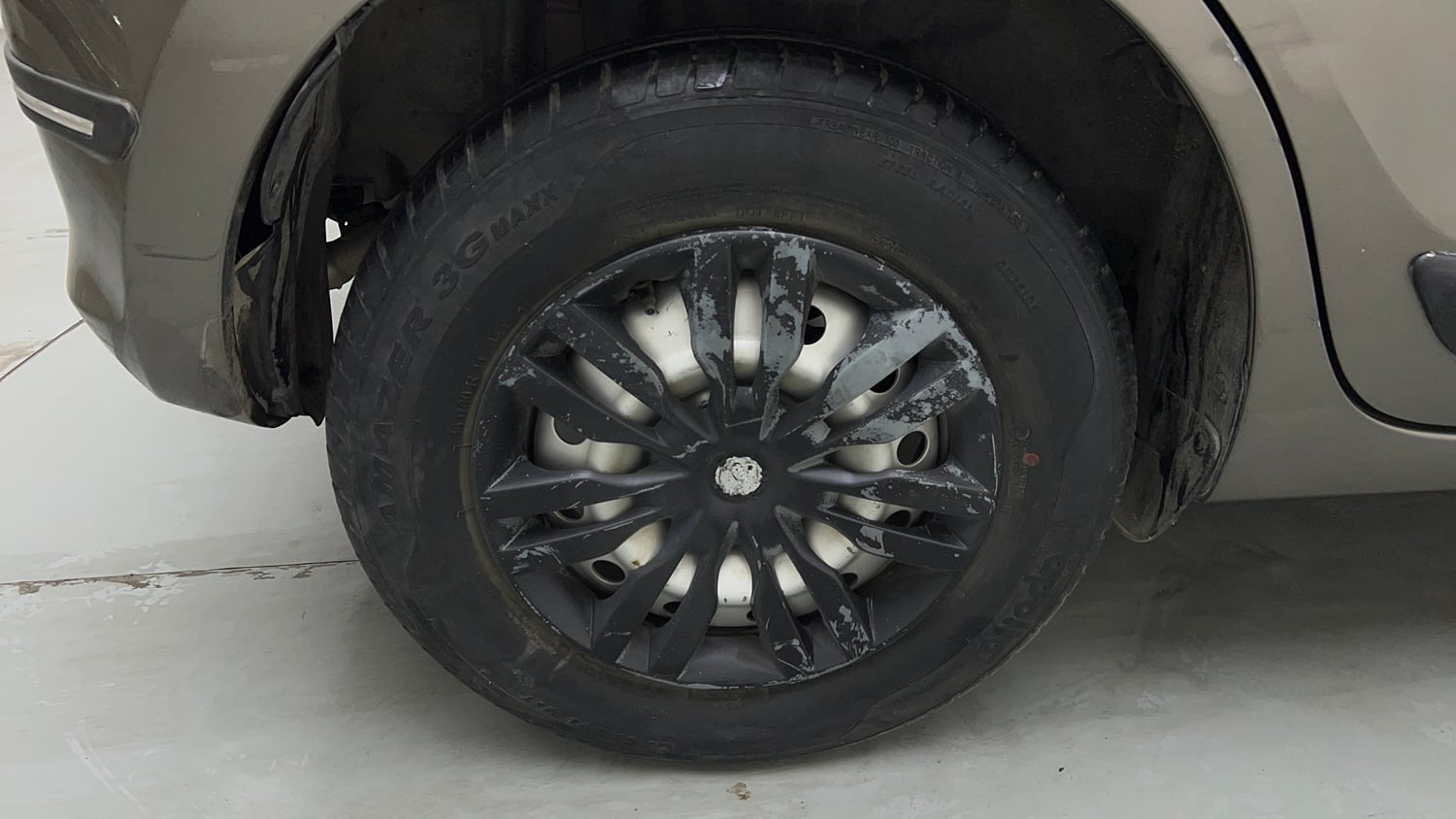 Used 2021 Maruti Suzuki Swift LXi Petrol Manual tyres RIGHT REAR TYRE RIM VIEW