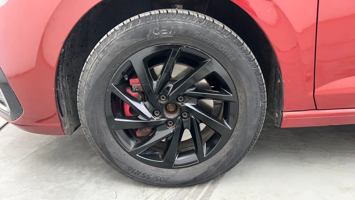 Used 2022 Volkswagen Virtus GT Plus 1.5 TSI EVO DSG Petrol Automatic tyres LEFT FRONT TYRE RIM VIEW