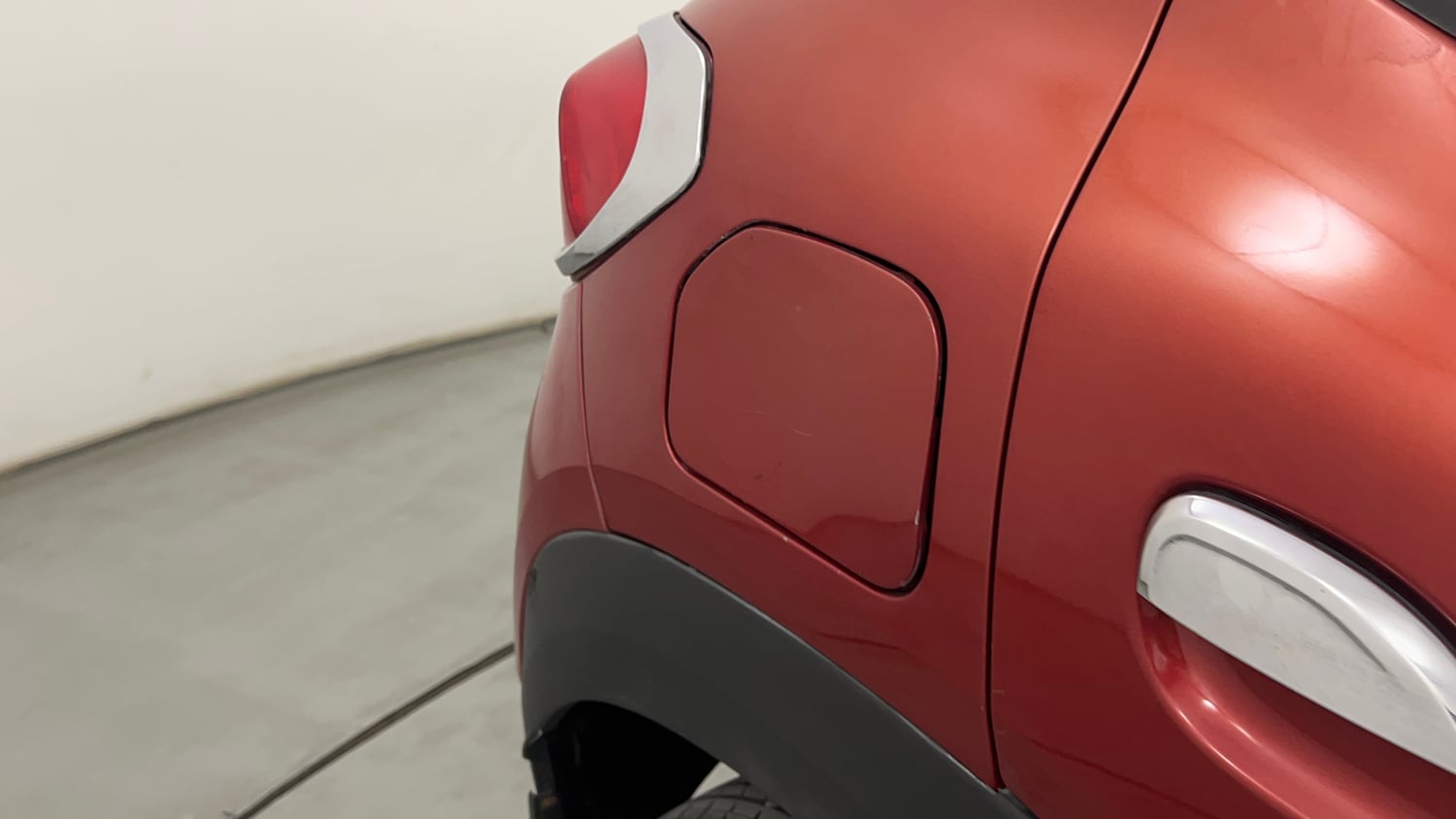 Used 2017 Renault Kwid RXT Petrol Manual dents MINOR SCRATCH