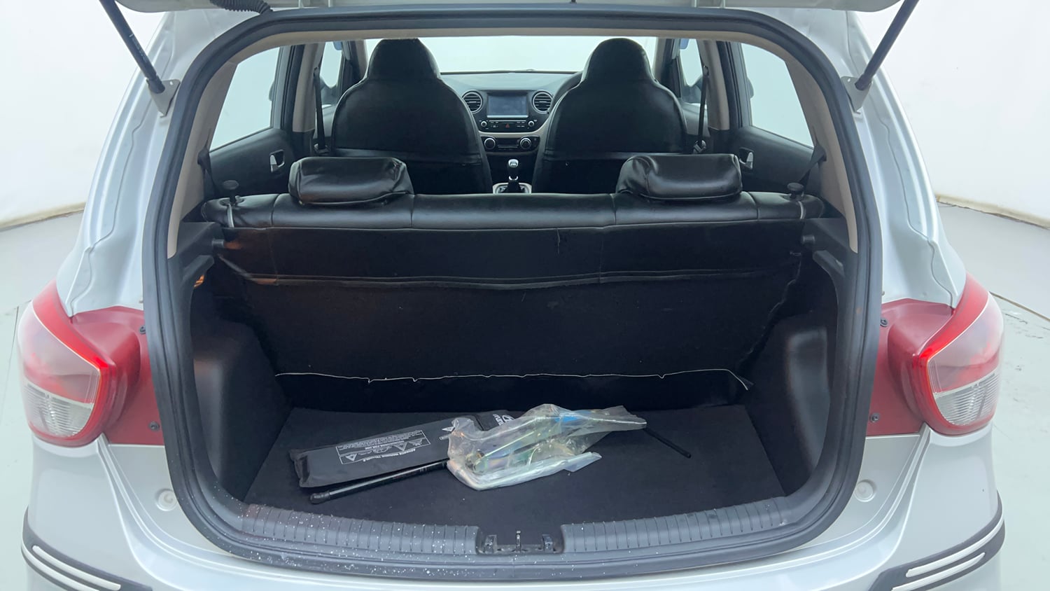 Used 2018 Hyundai Grand i10 Asta 1.2 Kappa VTVT Petrol Manual interior DICKY INSIDE VIEW