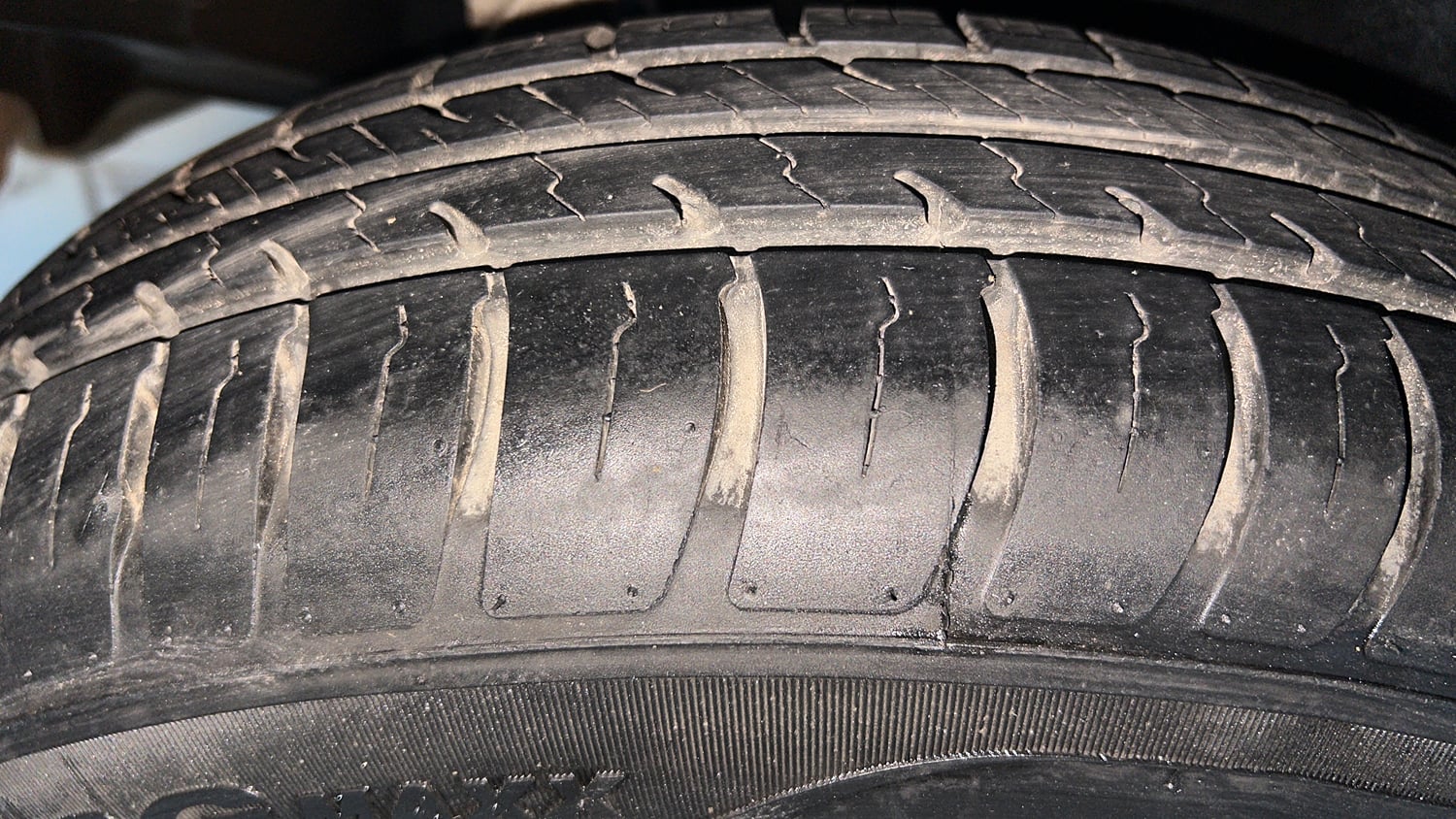 Used 2022 Maruti Suzuki Swift VXi Petrol Manual tyres RIGHT REAR TYRE TREAD VIEW