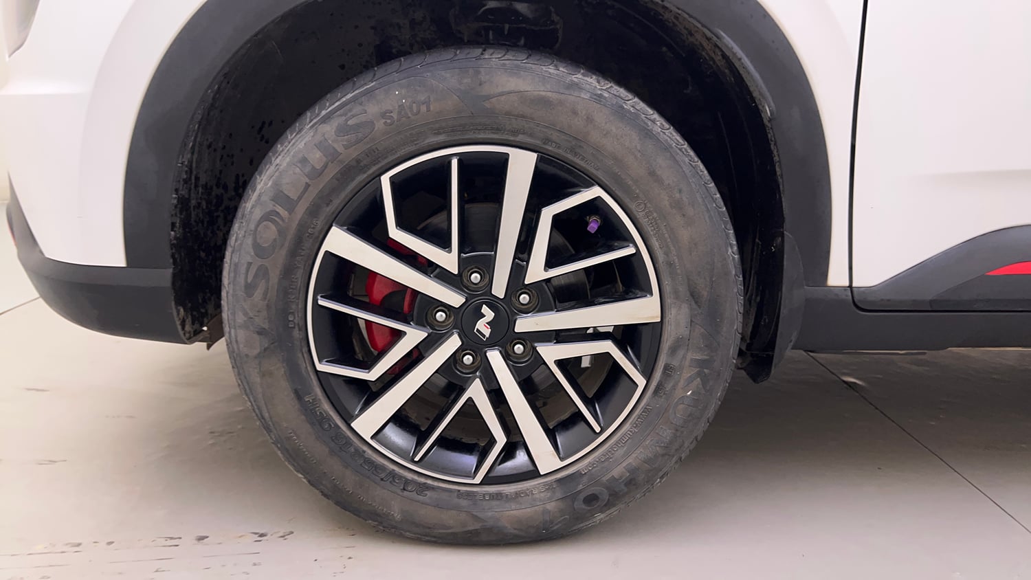 Used 2023 Hyundai Venue N-Line N6 DCT Dual Tone Petrol Automatic tyres LEFT FRONT TYRE RIM VIEW