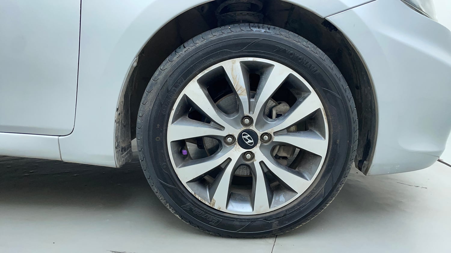 Used 2014 Hyundai Verna Fluidic 1.6 VTVT SX Petrol Manual tyres RIGHT FRONT TYRE RIM VIEW
