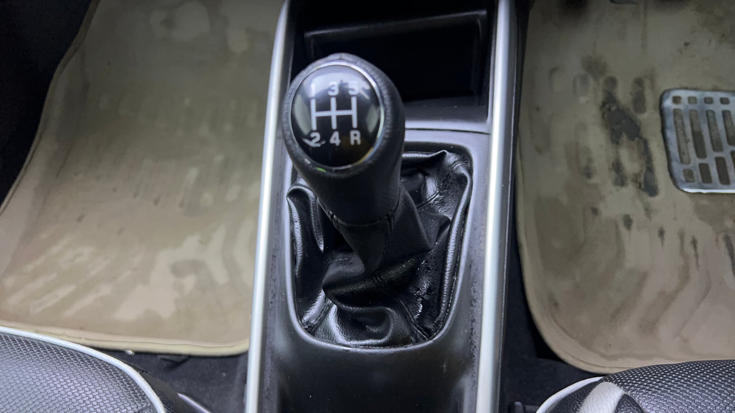 Used 2017 Maruti Suzuki Baleno Alpha 1.2 Petrol Manual interior GEAR  KNOB VIEW