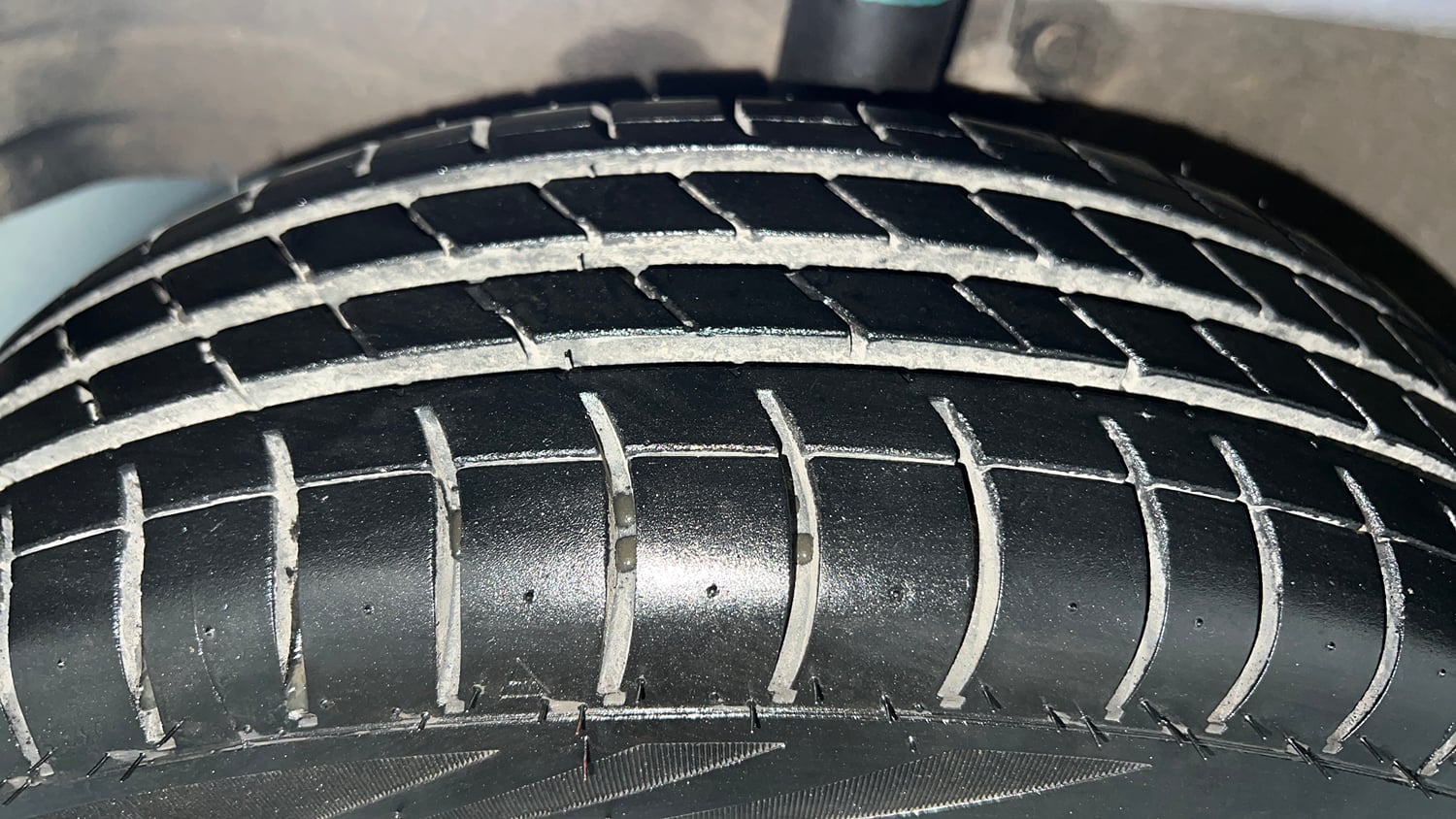 Used 2015 Maruti Suzuki Wagon R VXI Petrol Manual tyres LEFT FRONT TYRE TREAD VIEW