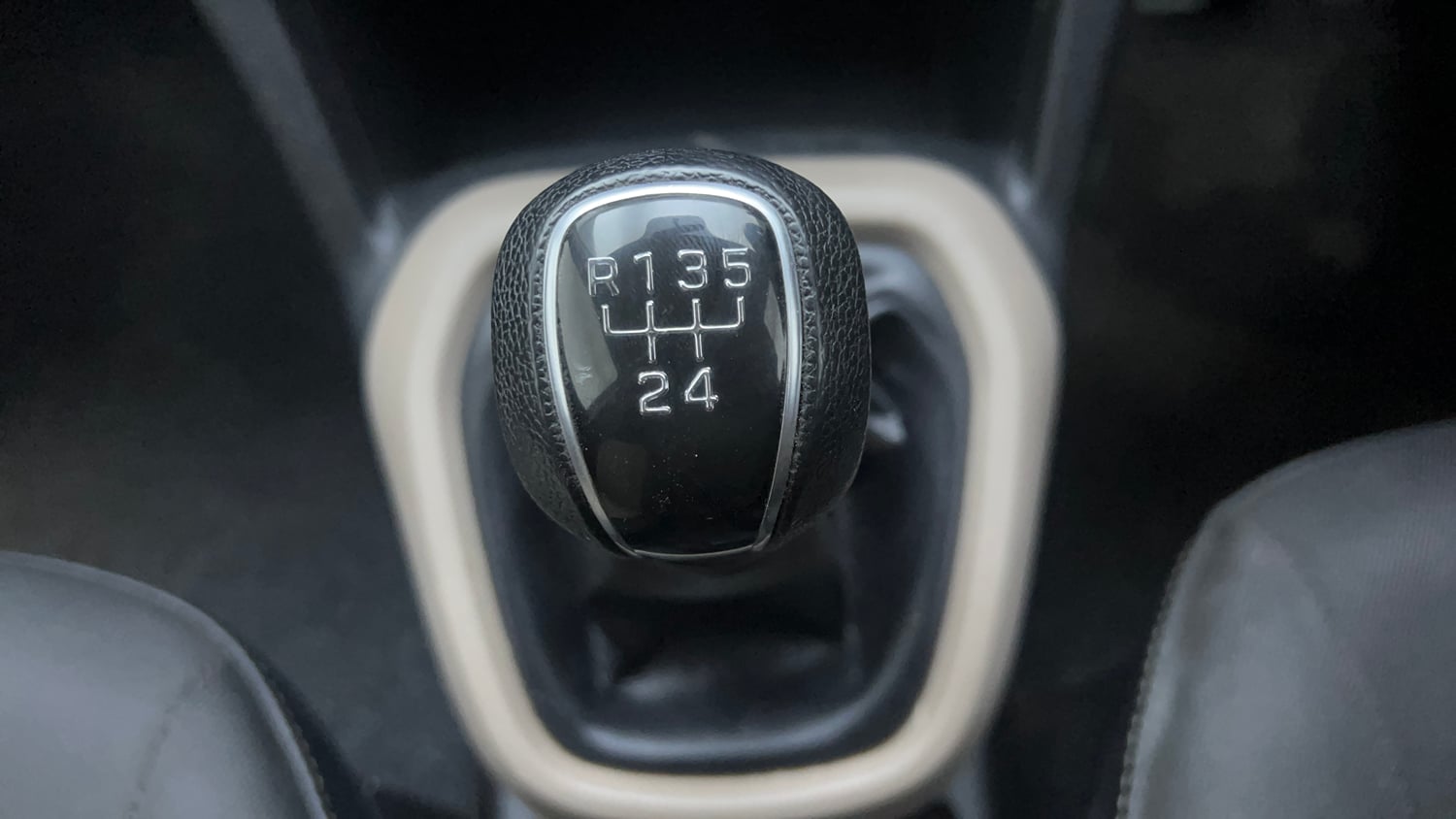 Used 2018 Hyundai Grand i10 Asta U2 1.2 CRDi Diesel Manual interior GEAR  KNOB VIEW