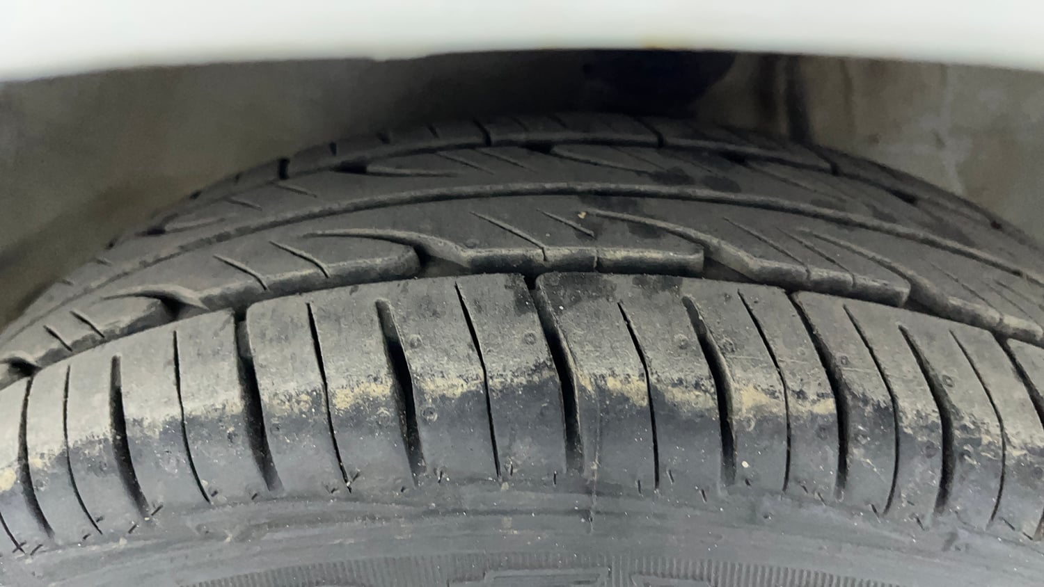 Used 2017 Maruti Suzuki Alto 800 VXi (O) Petrol Manual tyres LEFT FRONT TYRE TREAD VIEW
