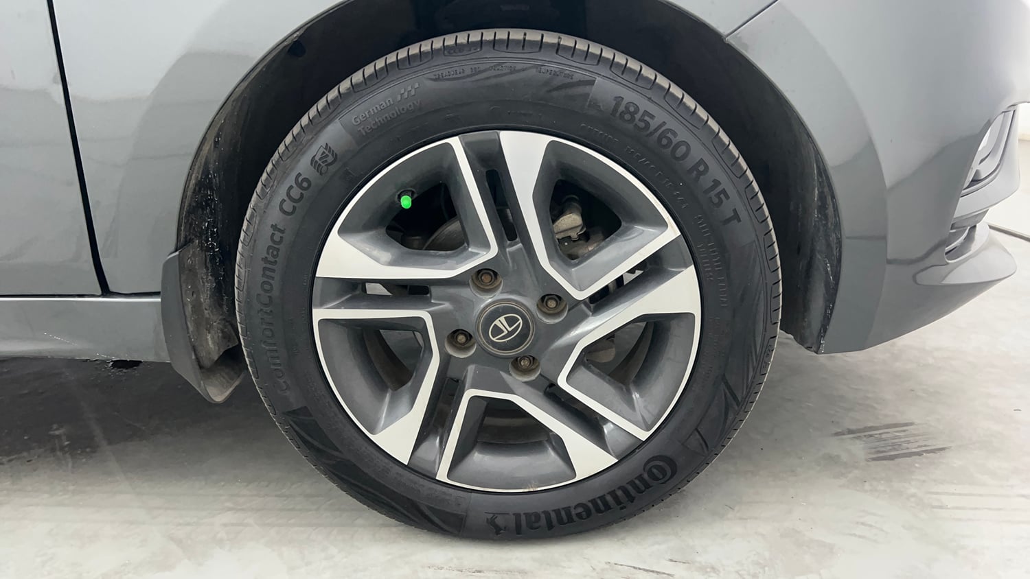 Used 2022 Tata Tiago XZA Plus Petrol Automatic tyres RIGHT FRONT TYRE RIM VIEW