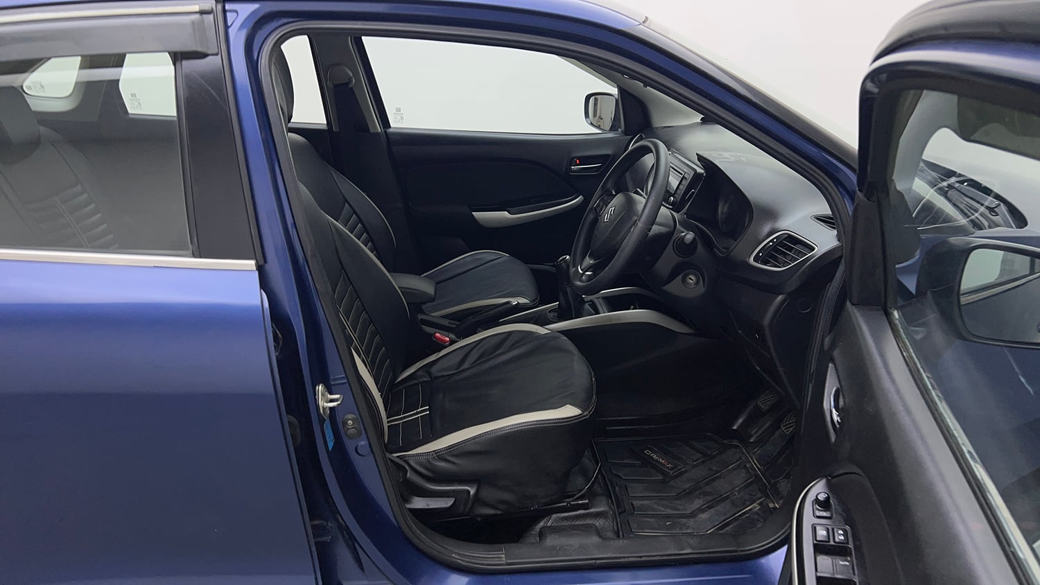 Used 2018 Maruti Suzuki Baleno Delta 1.2 Petrol Manual interior RIGHT SIDE FRONT DOOR CABIN VIEW